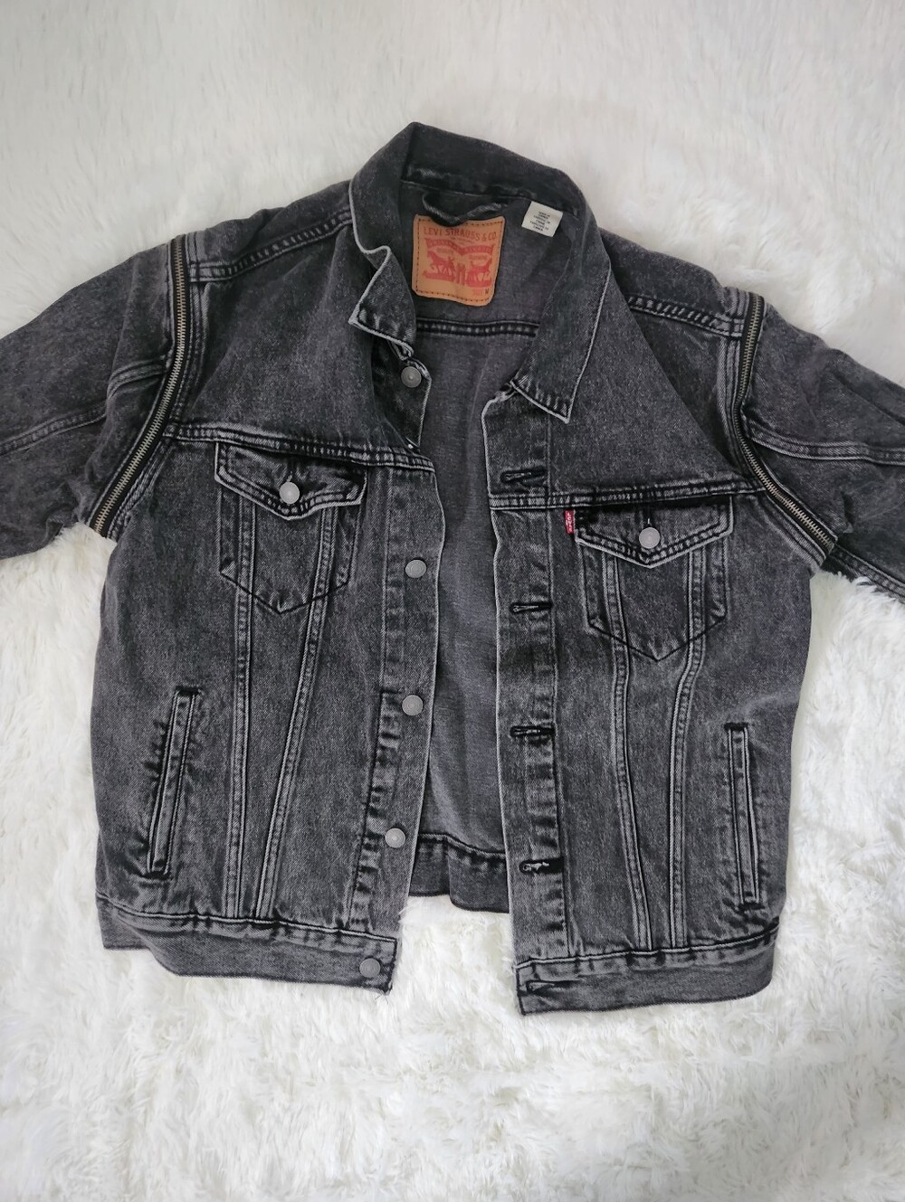 Levi’s Black Acid Wash Denim Trucker Jacket – Size M